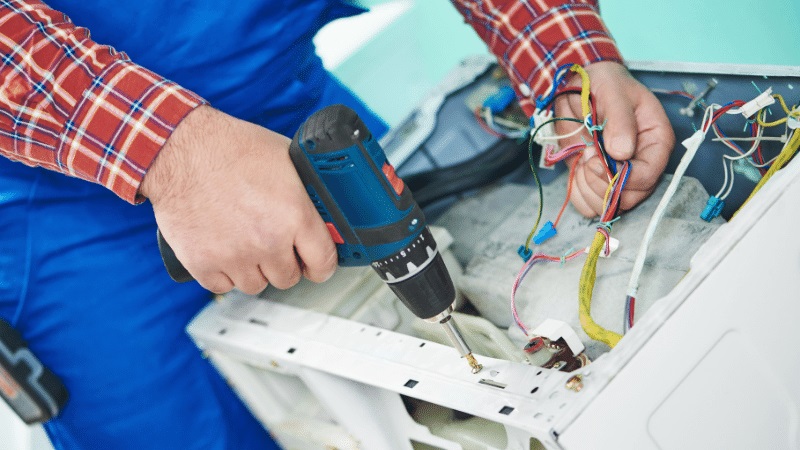 Köprübaşı Mitsubishi Mitsubishi çamaşır makinesi kart tamiri – Su almama arızası orijinal parça ile giderildi. - Teknik servis örneği